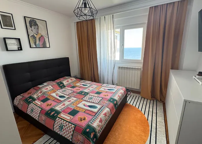 La Malul Marii Apartman
